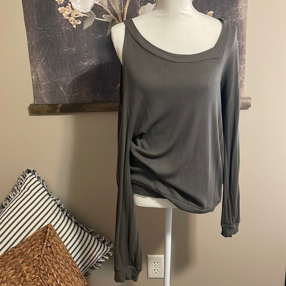 Cold shoulder Knit Top